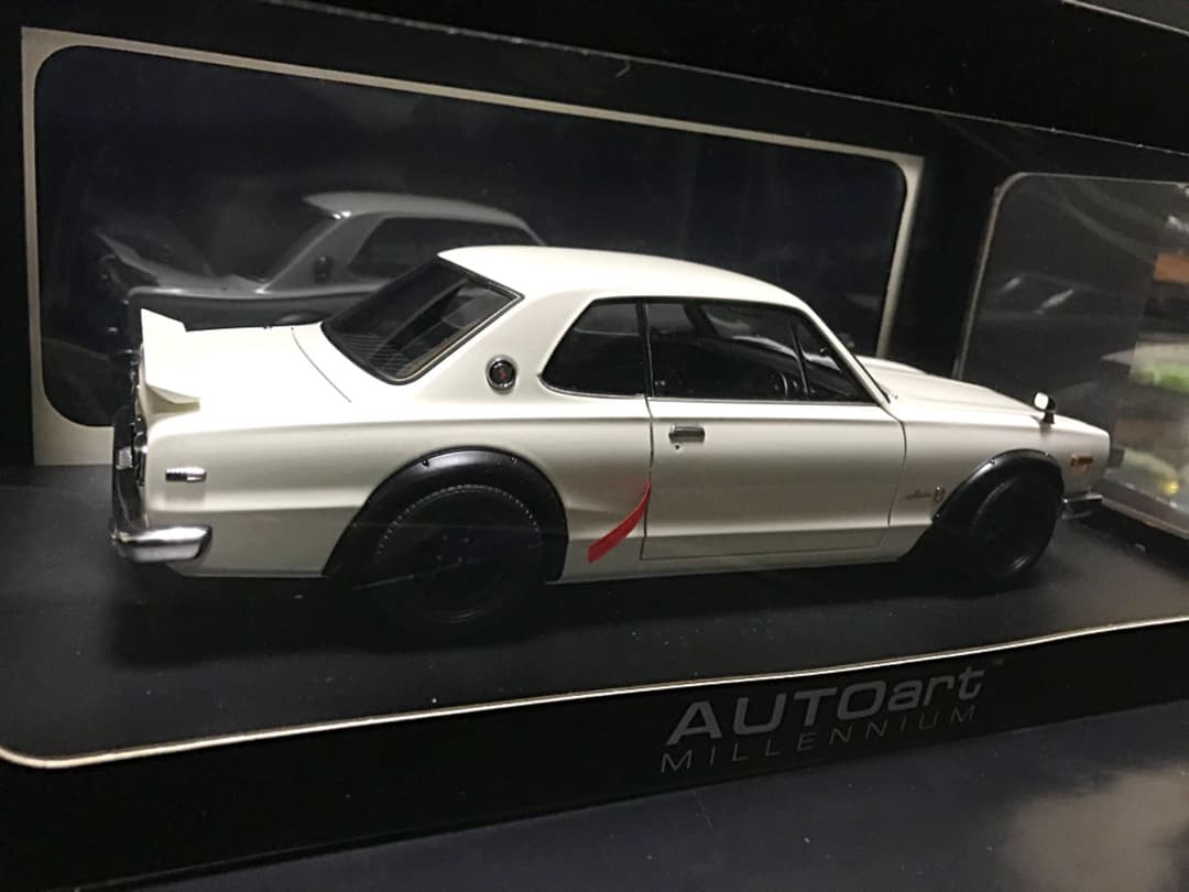 オートアート 1/18 GT-R KPGC10 ホワイト チューンドバージョン