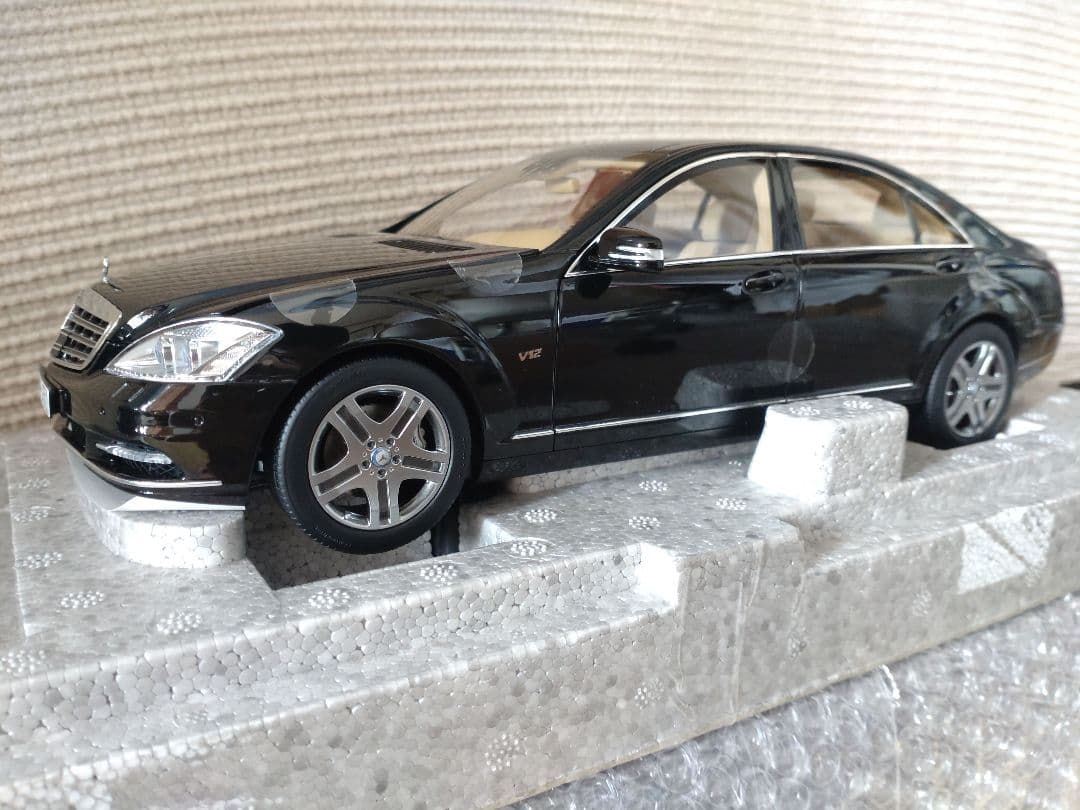 ミニカー Motorhelix Mercedes Benz S600l 1/18