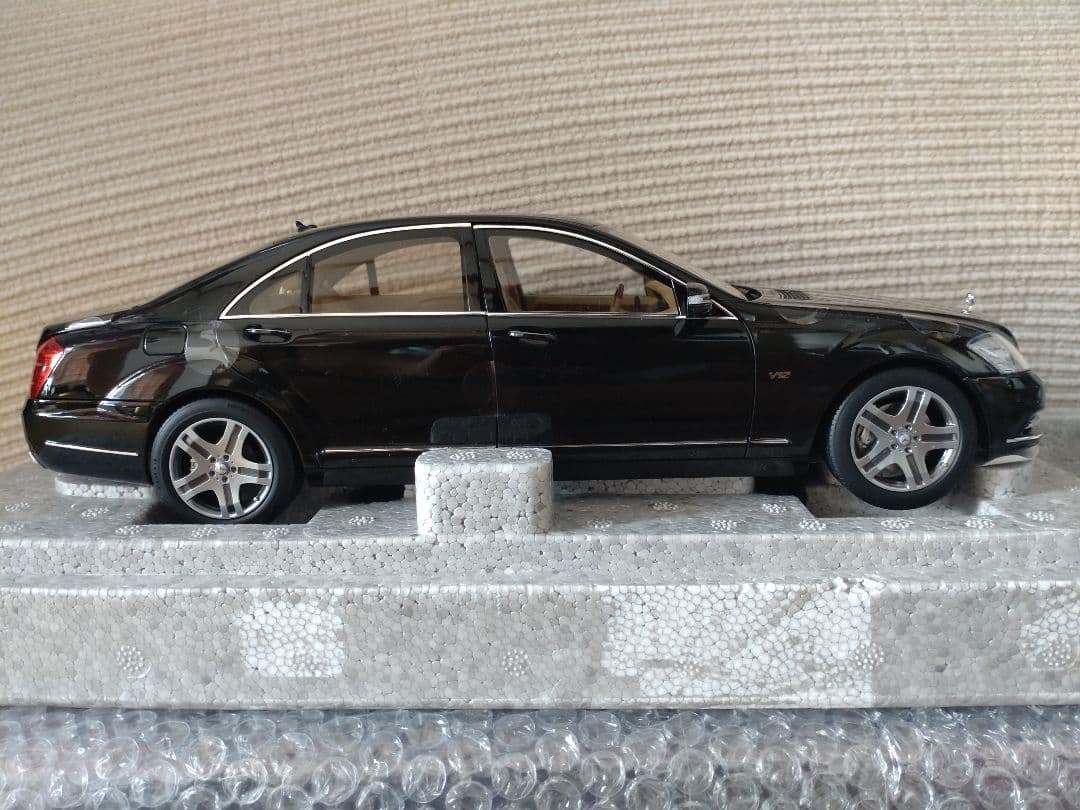 ミニカー Motorhelix Mercedes Benz S600l 1/18