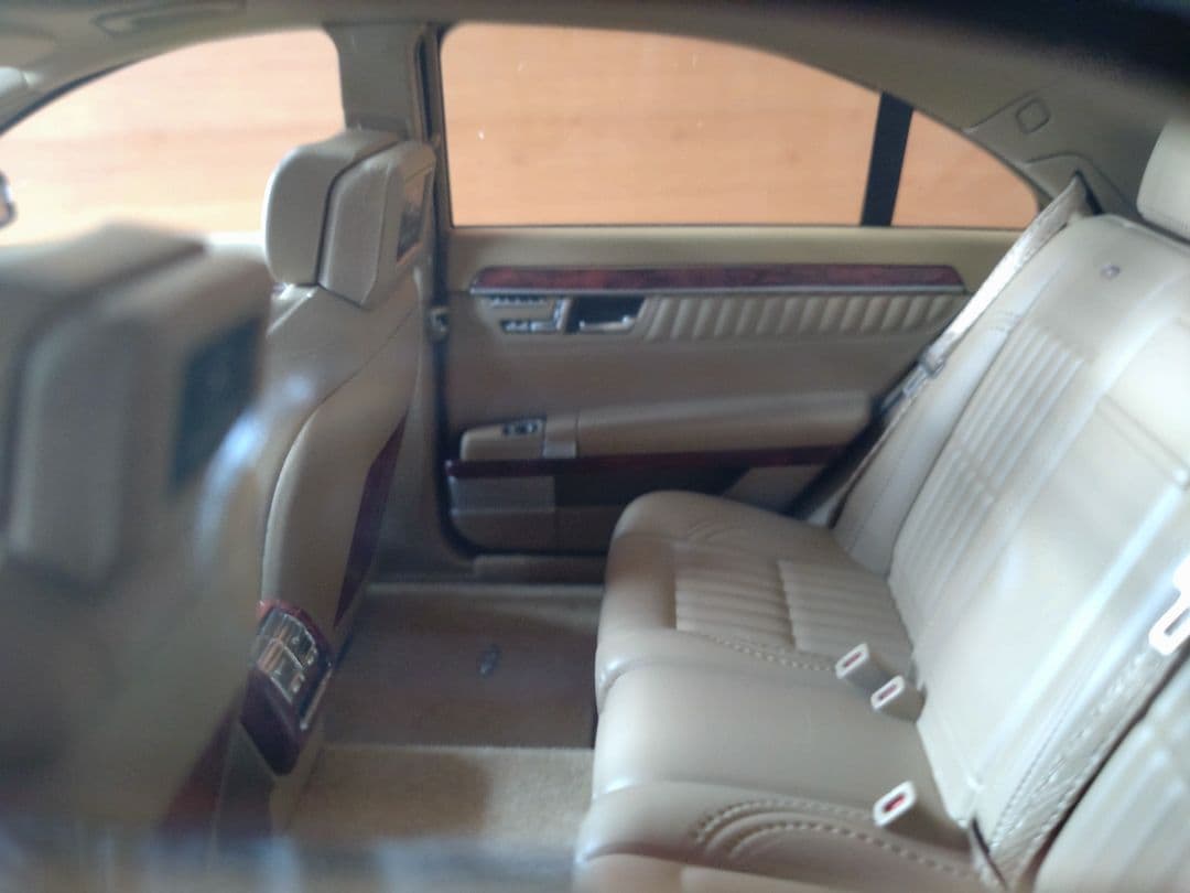 ミニカー Motorhelix Mercedes Benz S600l 1/18