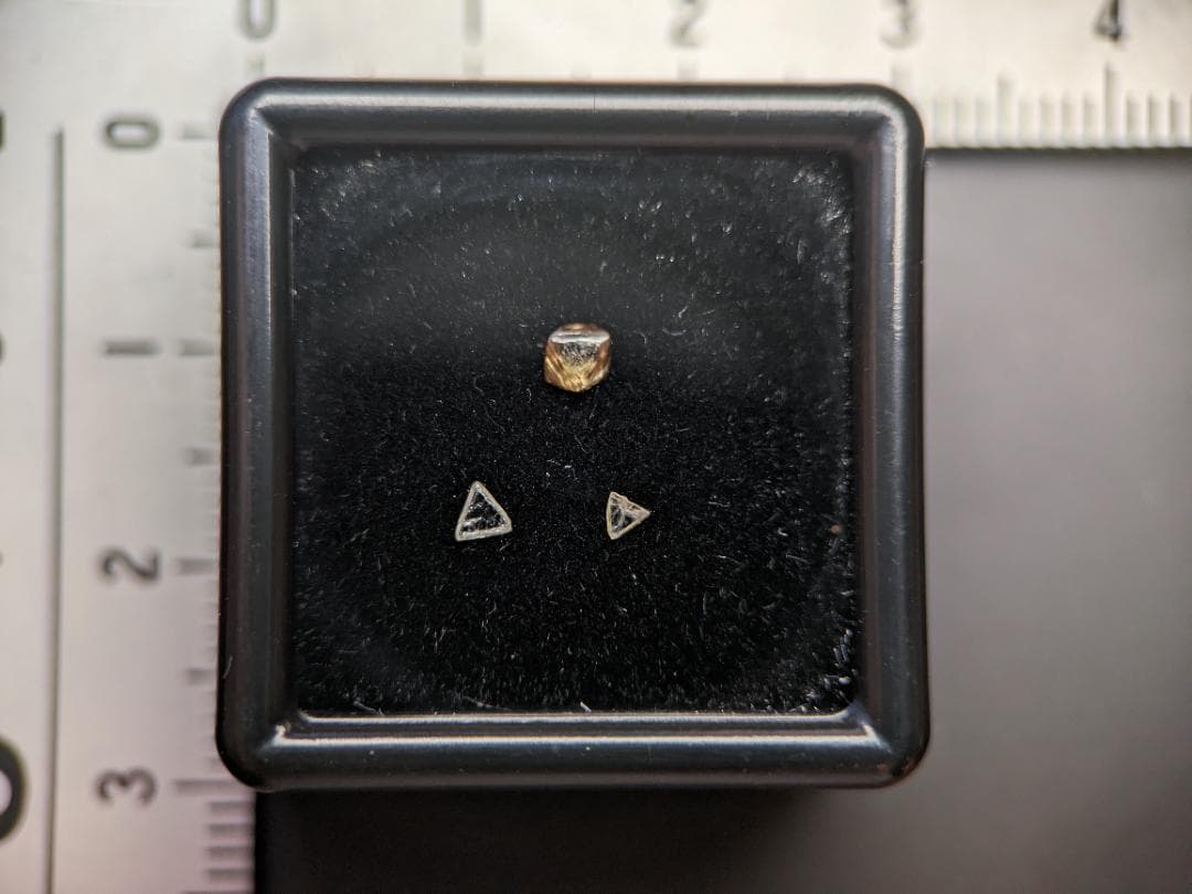 ダイヤモンド原石　八面体とマックル　3石セット