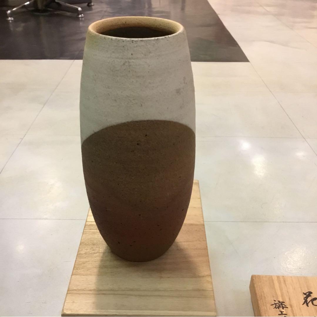 溝上藻風作粉引き花瓶          高さ19cm 直径9cm 唐津焼