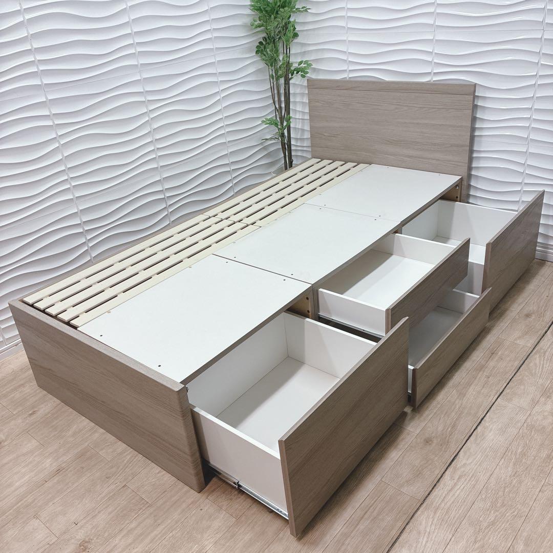 ベッドフレーム NGUYEN VAN MAC