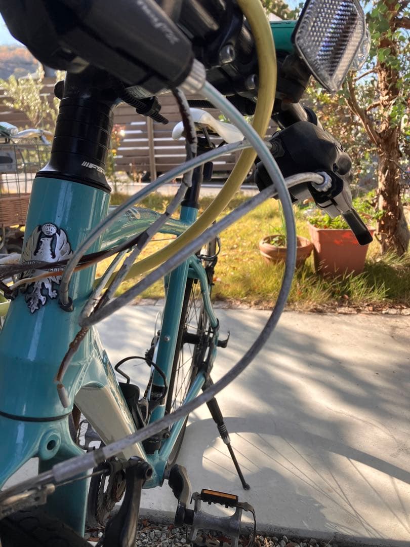 Bianchi クロスバイク 前照灯付き　ローマ4