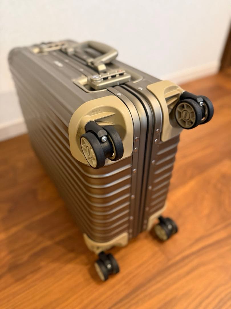 ⭐️ 未使用級⭐️　RIMOWA TOPAS チタニウム　マルチウィール　ゴールド