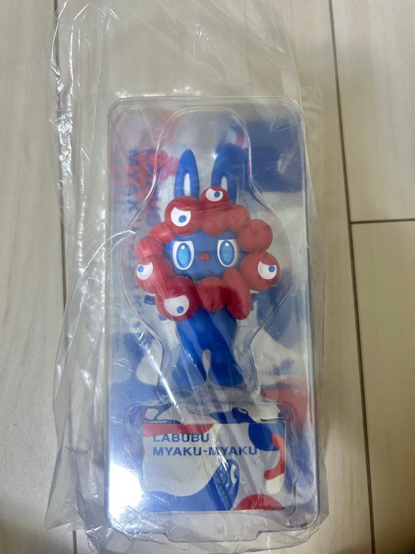 値下げしました！超レア！万博2025 ラブブ　ミャクミャクストラップ付フィギュア