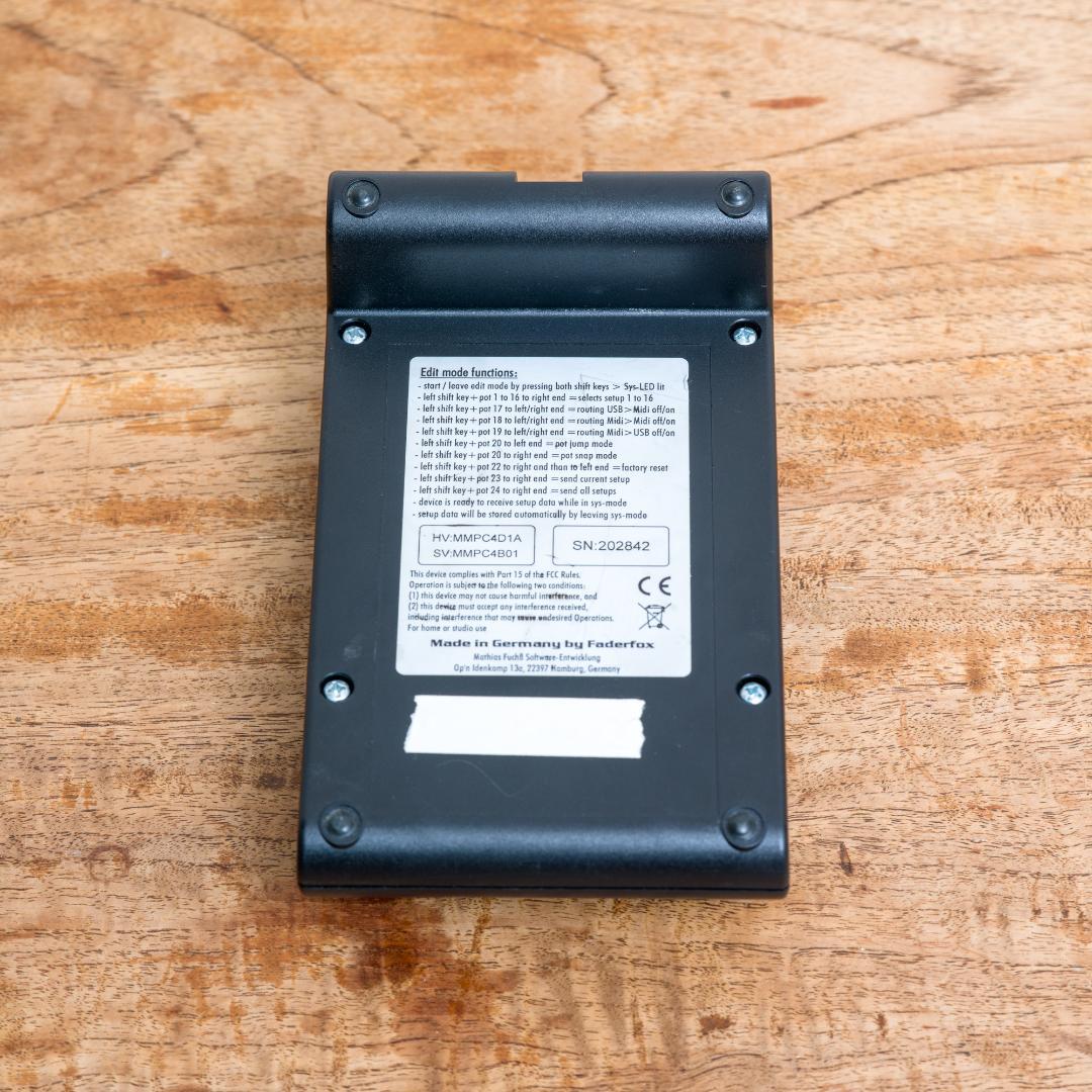 Faderfox PC4 MIDI コントローラー
