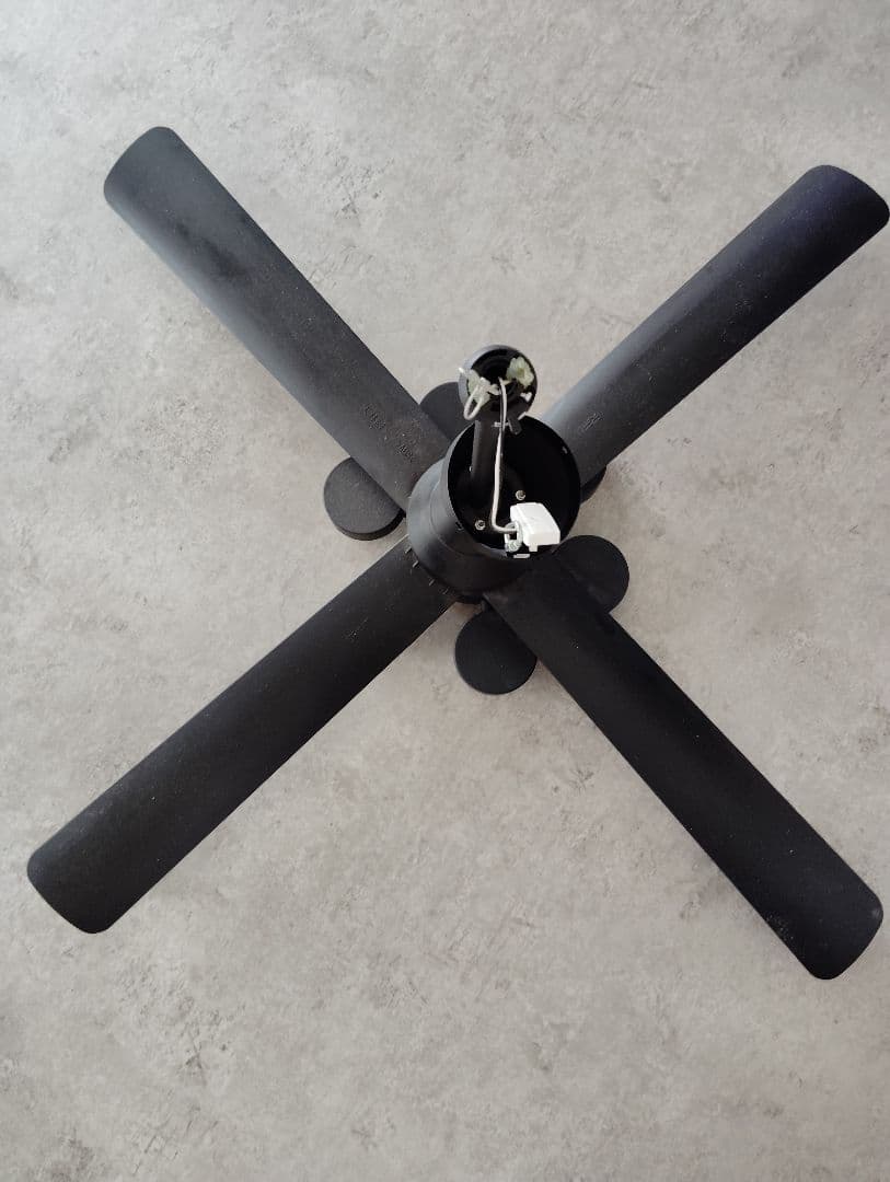 モダン ブラック シーリングファン 5枚羽根 4灯