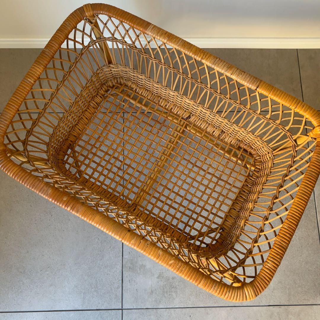 アンティーク　ラタン　脚付き脱衣カゴ