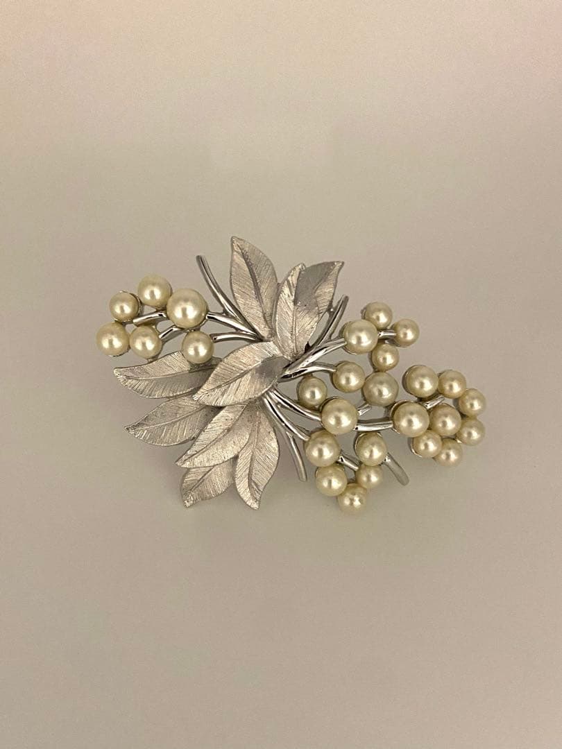 lotuscloud2025⭐️TRIFARI トリファリ ヴィンテージブローチ