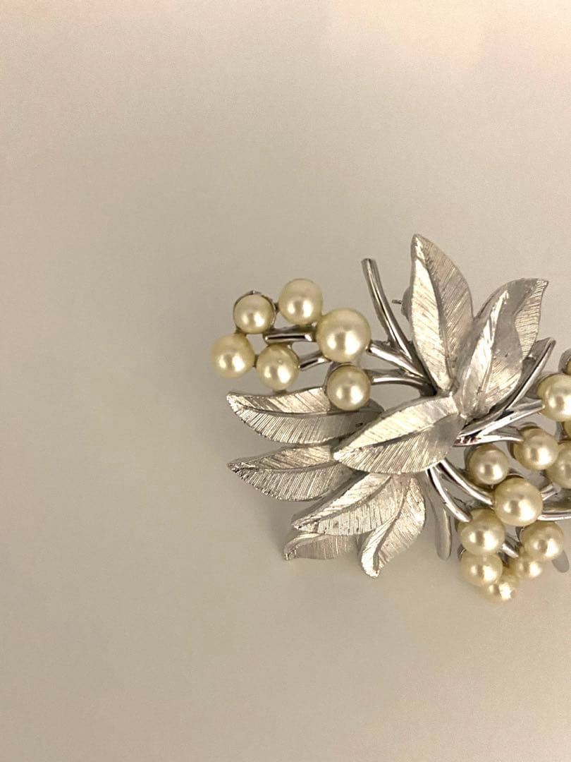 lotuscloud2025⭐️TRIFARI トリファリ ヴィンテージブローチ