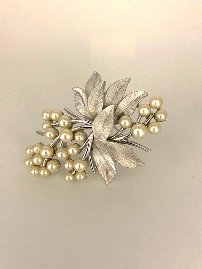 lotuscloud2025⭐️TRIFARI トリファリ ヴィンテージブローチ