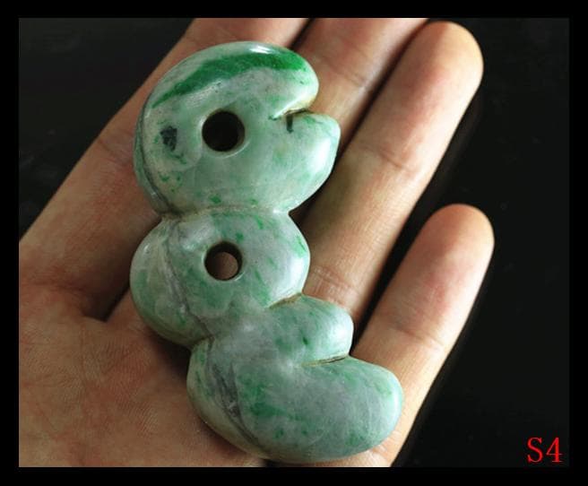 縄文期　極希少　糸魚川ろうかん硬玉本翡翠製　翠緑白色穿孔異状蚕獣形勾玉　出土石器