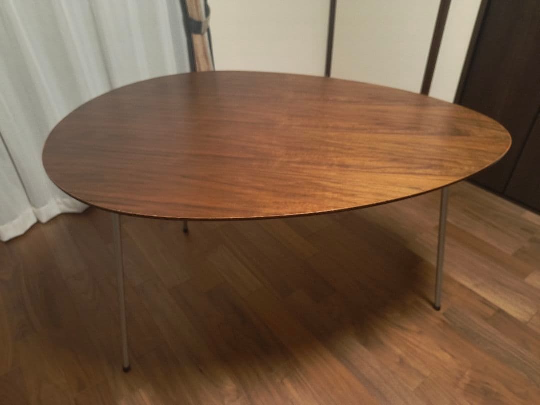 アルネ・ヤコブセン エッグテーブル リプロダクト