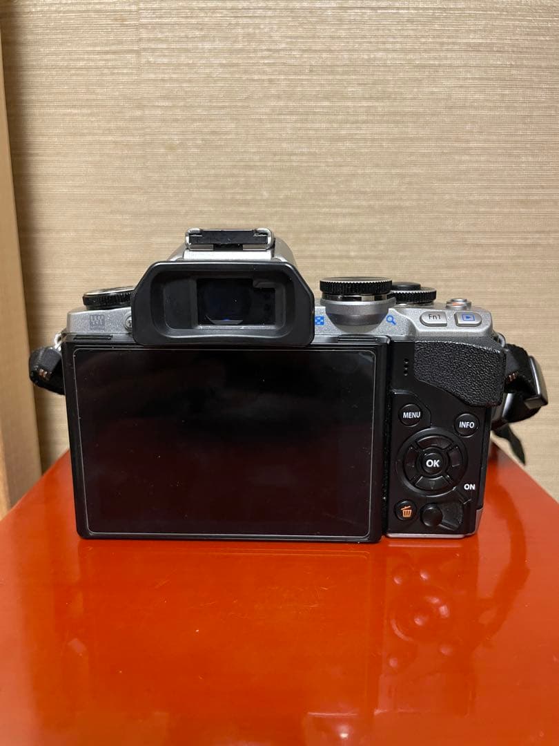 OM-D E-M10 ボディ　ショット数6552回