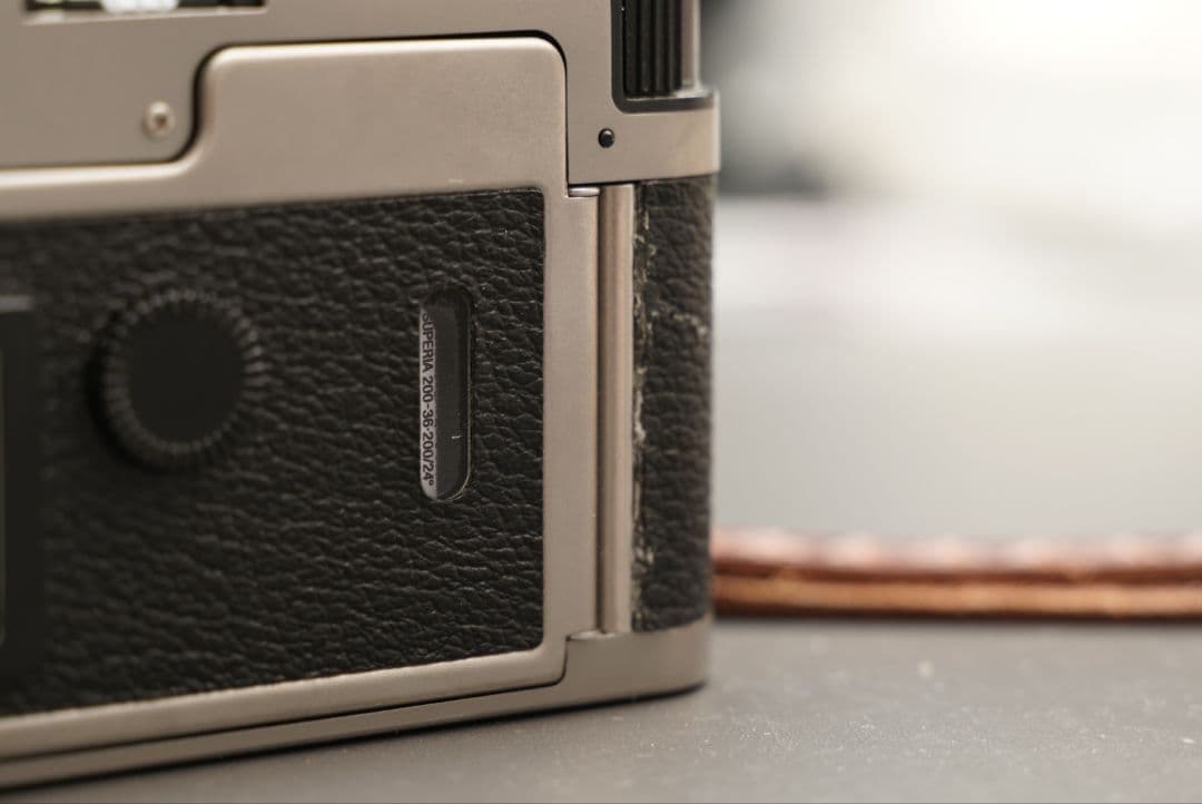 Leica CM 40/2.4 フィルムコンパクトカメラ + レザーケース