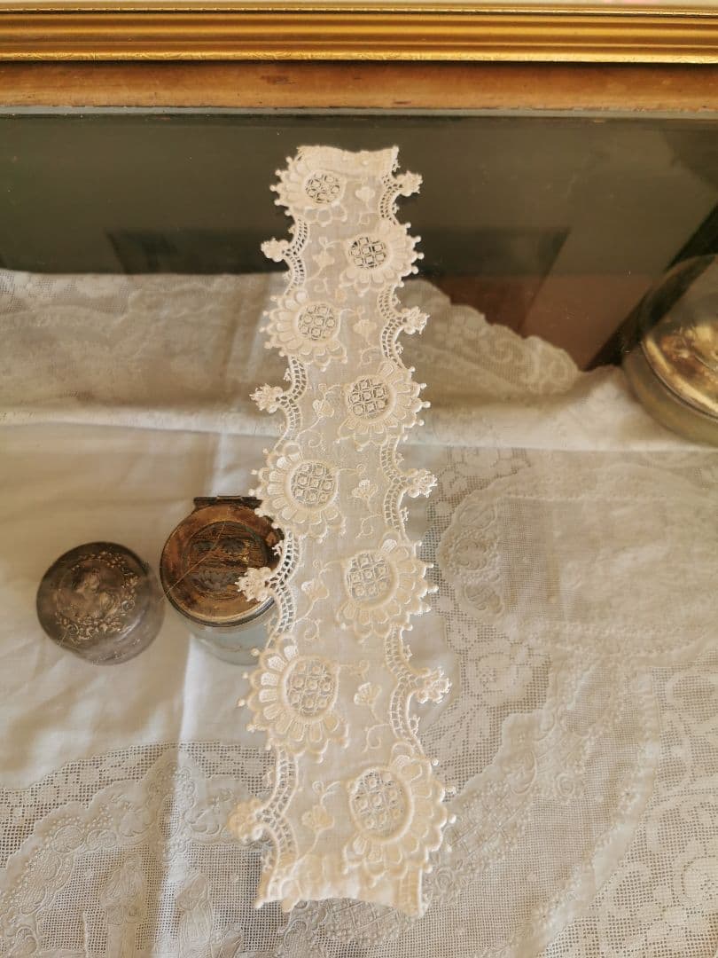 アンティーク ギュピールレース 向日葵刺繍 浮き上る花びら お子様＆人形用付け襟