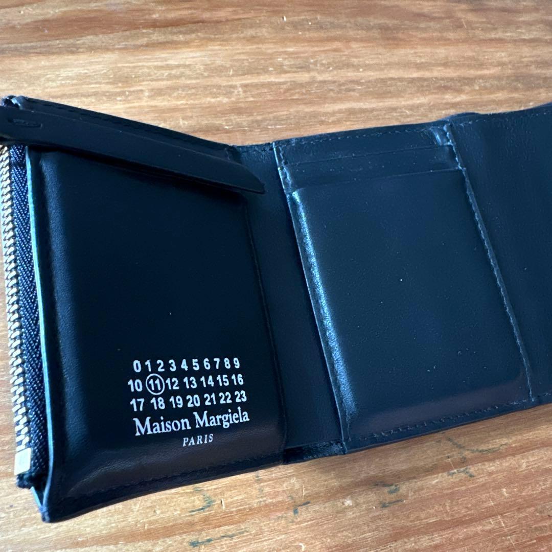【美品】マルジェラ 三つ折り財布 エンベロープ プリント カーフスキン 黒