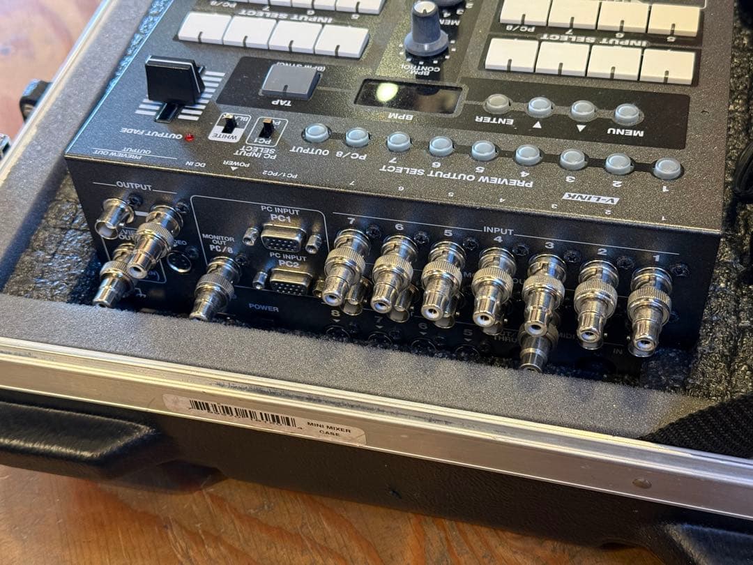 EDIROL V-8 VJ機材　ハードミキサーケース（アタッシュケース）付き