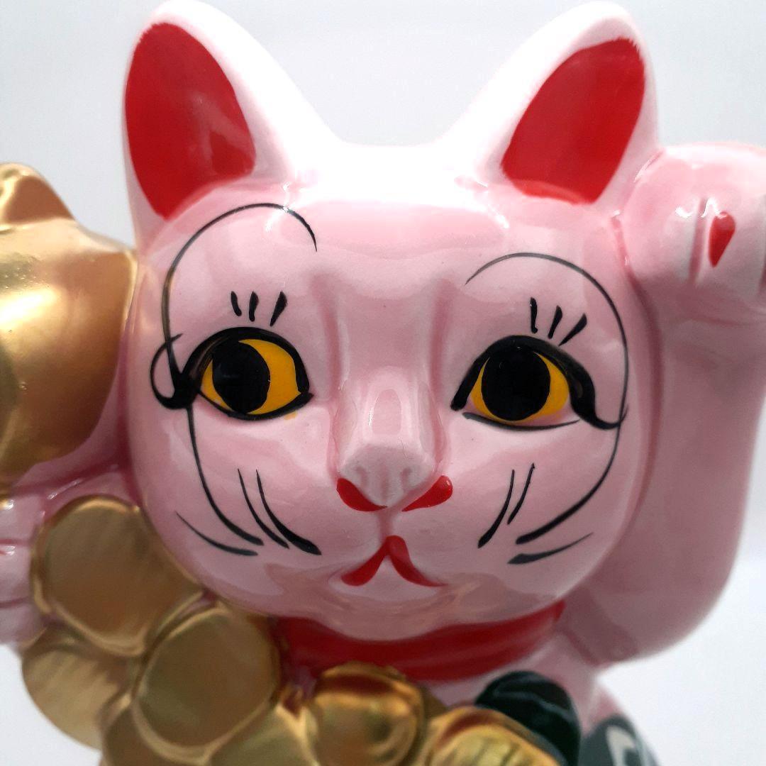 096　レア　瀬戸焼　小槌招き猫 ピンク色　左手上げ　陶器置物　高さ約１５cm