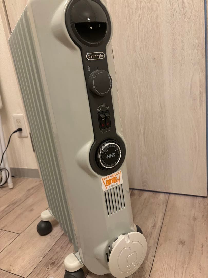 DeLonghi オイルヒーター グレー キャスター付き