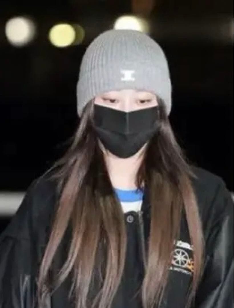 CELINE トリオンフ エンブロイダリー ニット帽 BLACKPINKリサ着用