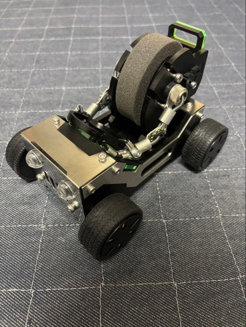 ROBOTOYS（ロボトイズ） ロボット型ウォッチスタンド 車 オフローダー