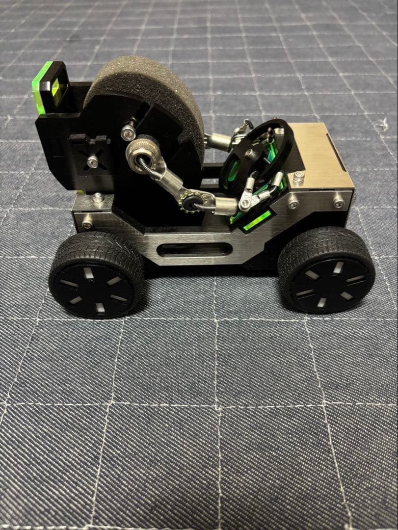 ROBOTOYS（ロボトイズ） ロボット型ウォッチスタンド 車 オフローダー