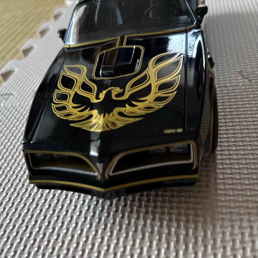 1977 PONTIAC FIREBIRD T/Aの1/18スケールモデル