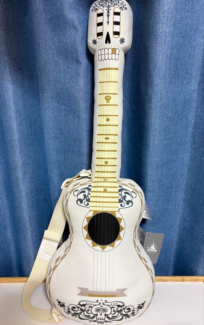 ディズニーストア　リメンバーミー　ミゲル　ギター　クッション