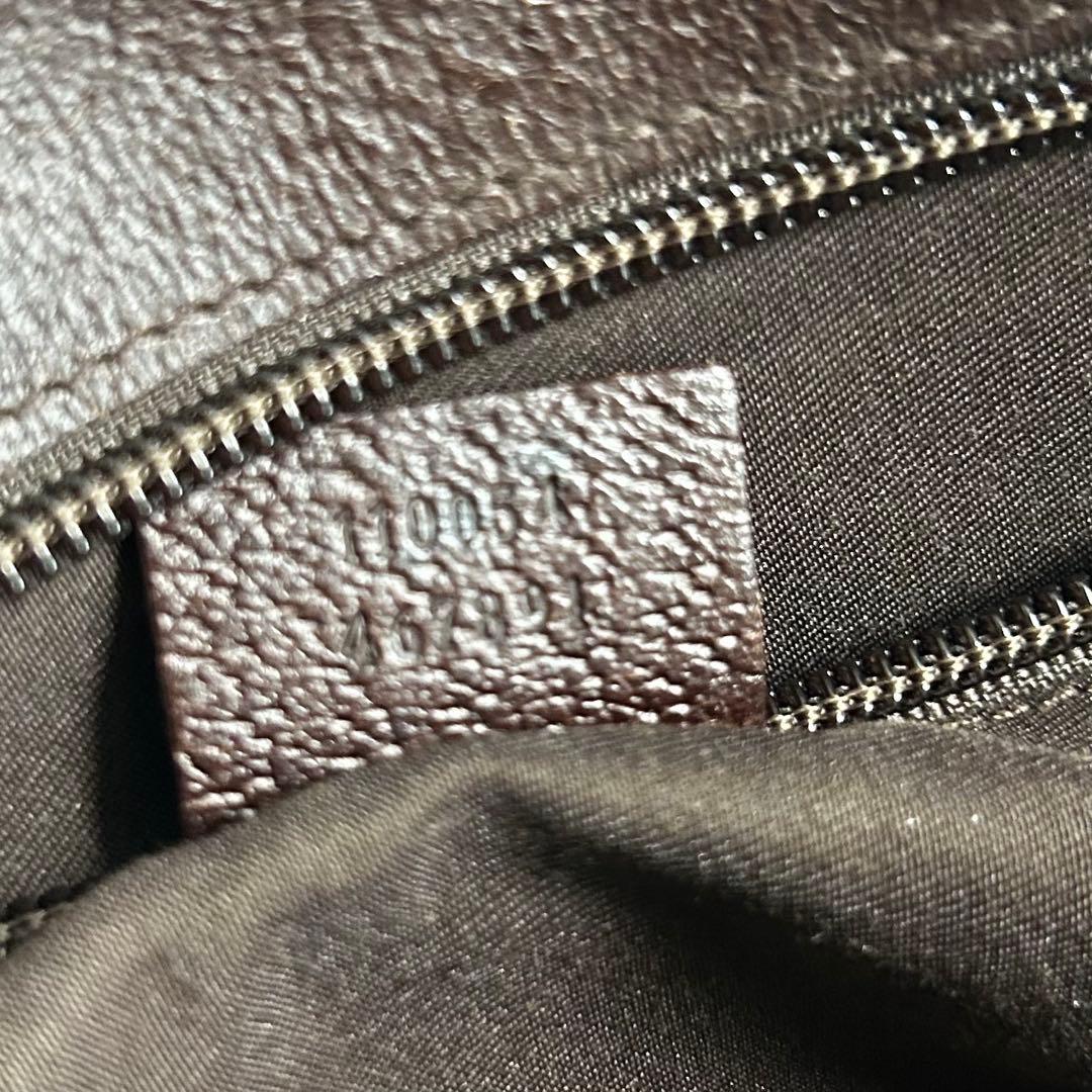 GUCCI 大きめ　メッセンジャーバック　GG柄　キャンバス　斜め掛け　茶色