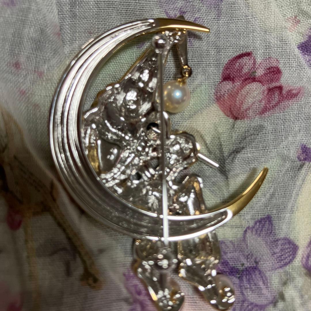 MIKIMOTOピエロムーンブローチパール