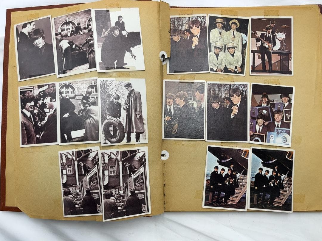 ビートルズ　TOPPS トレーディングカード135枚入りスクラップブック