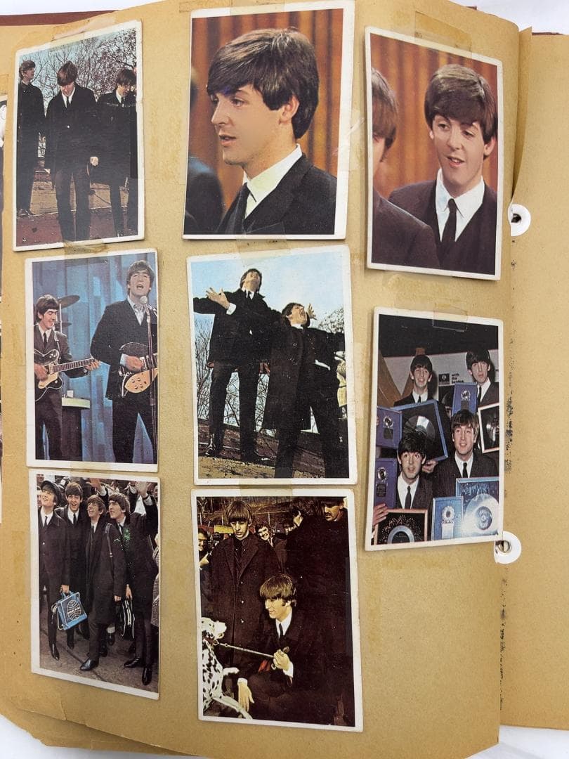 ビートルズ　TOPPS トレーディングカード135枚入りスクラップブック