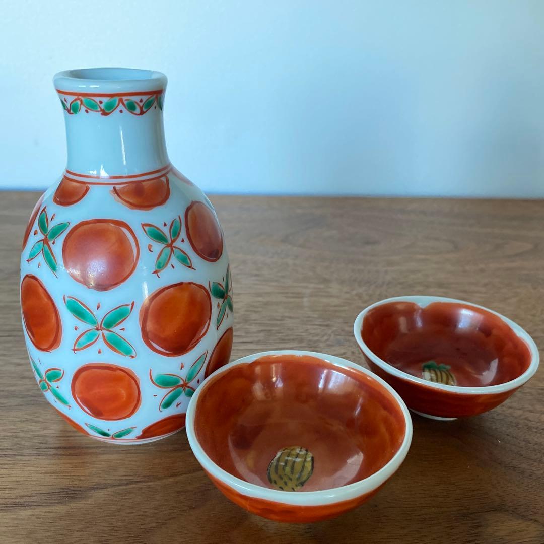 九谷焼　須田菁華　色絵花玉文徳利　椿酒盃2個