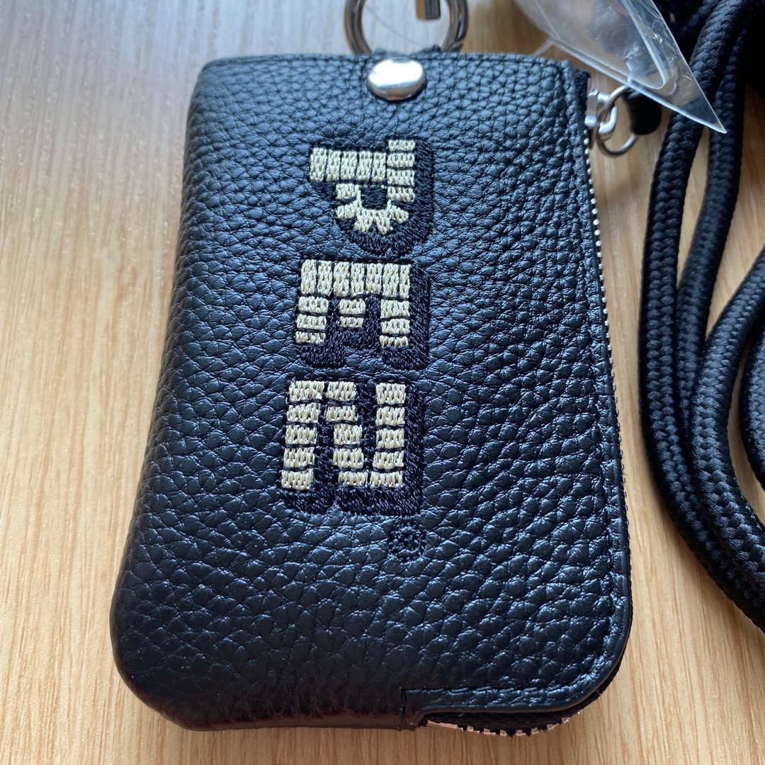 さえイアパピヨネ　ペッツ　モバイルストラップホルダー　牛革