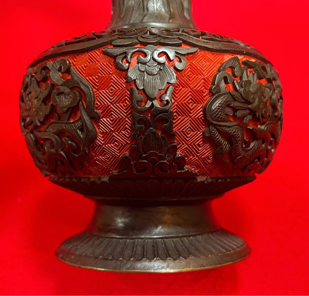 中国美術 古玩 堆朱 堆黒 漆彫花瓶 團龍紋樣花瓶 台座付き