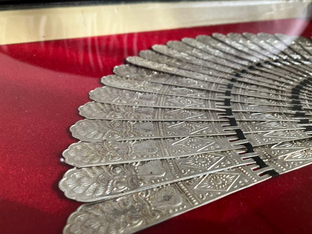 バリ島職人の手彫りの銀の扇子