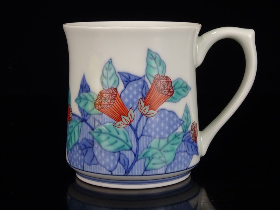 十四代　今泉今右衛門　本人作　色絵　墨はじき　瑞花文　碗　マグカップ　ビアマグ