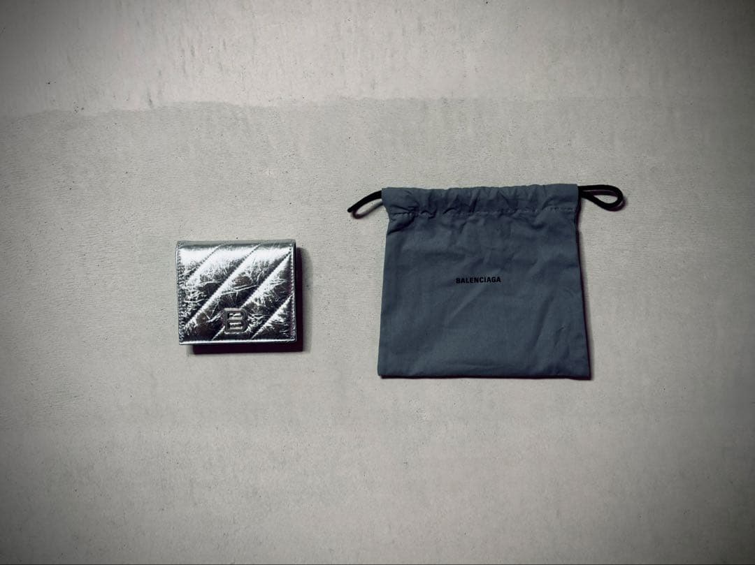 ✨本物BALENCIAGA/バレンシアガ✨クラッシュ 二つ折財布 シルバー⭐︎