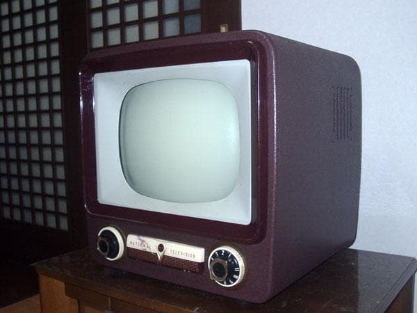 ナショナル初期型真空管テレビ プロの整備済みです　きれいに映ります