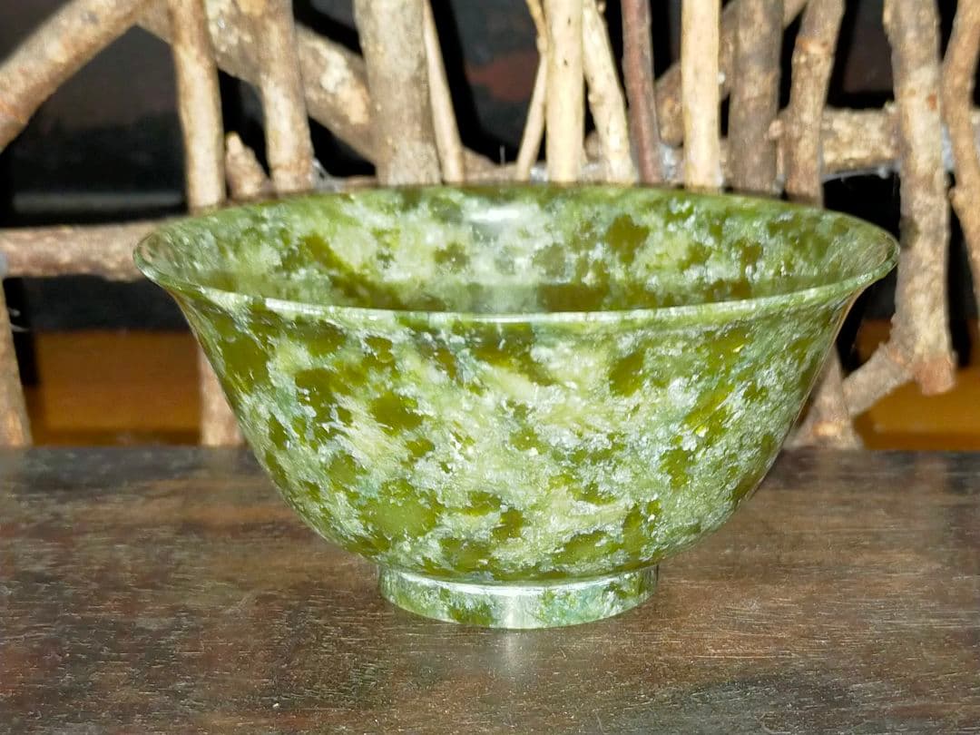 ♥中国♥　玉碗　♥　２個　♥　台　箱付き　玉製　茶碗　骨董　古玩