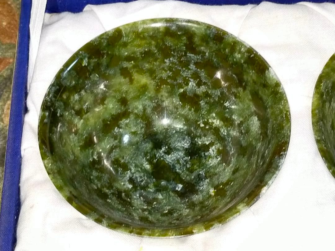 ♥中国♥　玉碗　♥　２個　♥　台　箱付き　玉製　茶碗　骨董　古玩