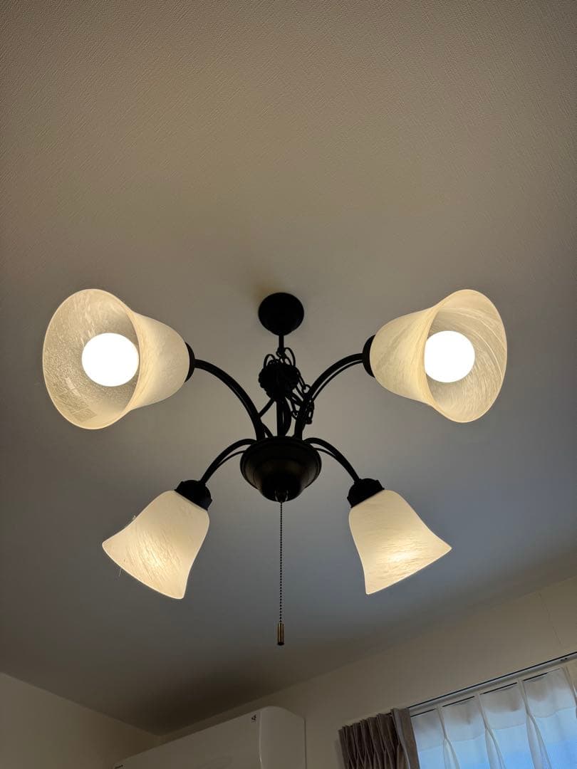 モダンシャンデリア 4灯 ホワイト/ブラック