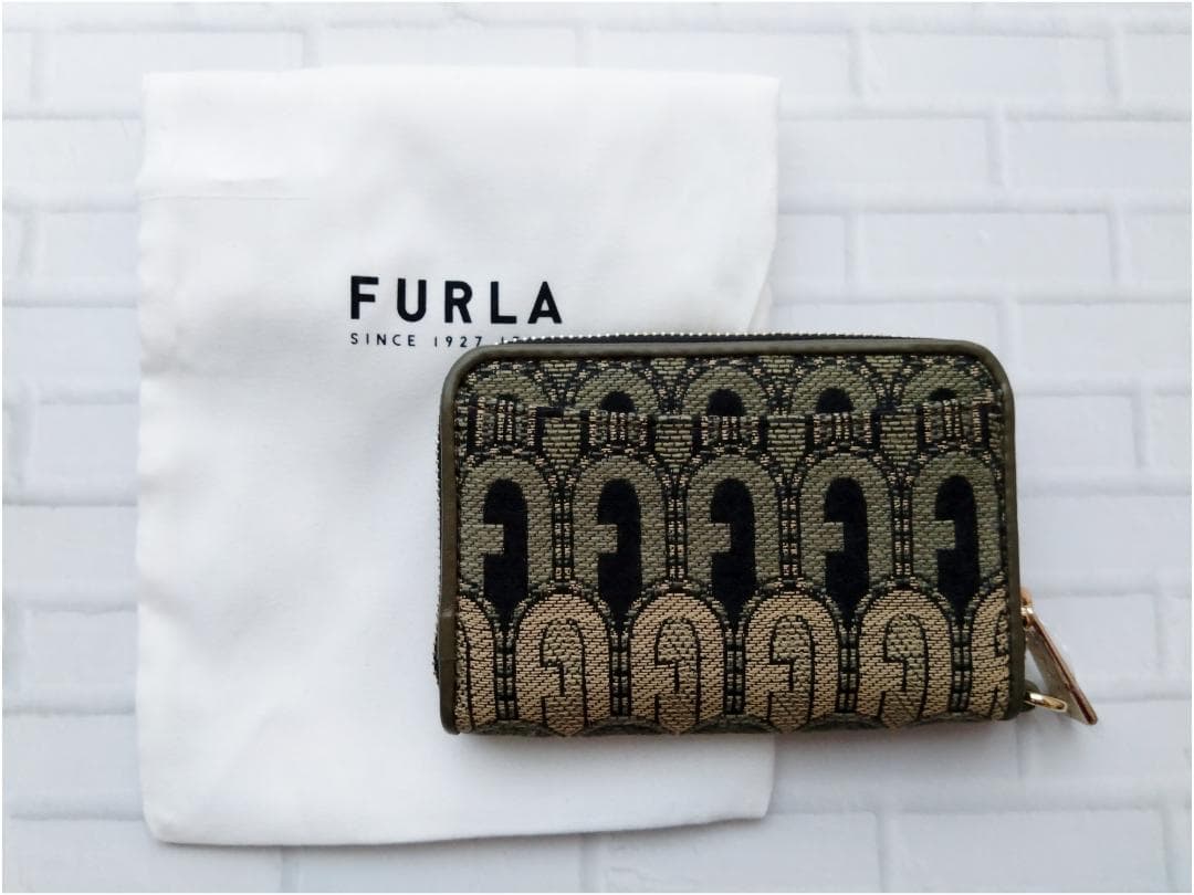 FURLAケース　ジャガード素材（アーチロゴ）