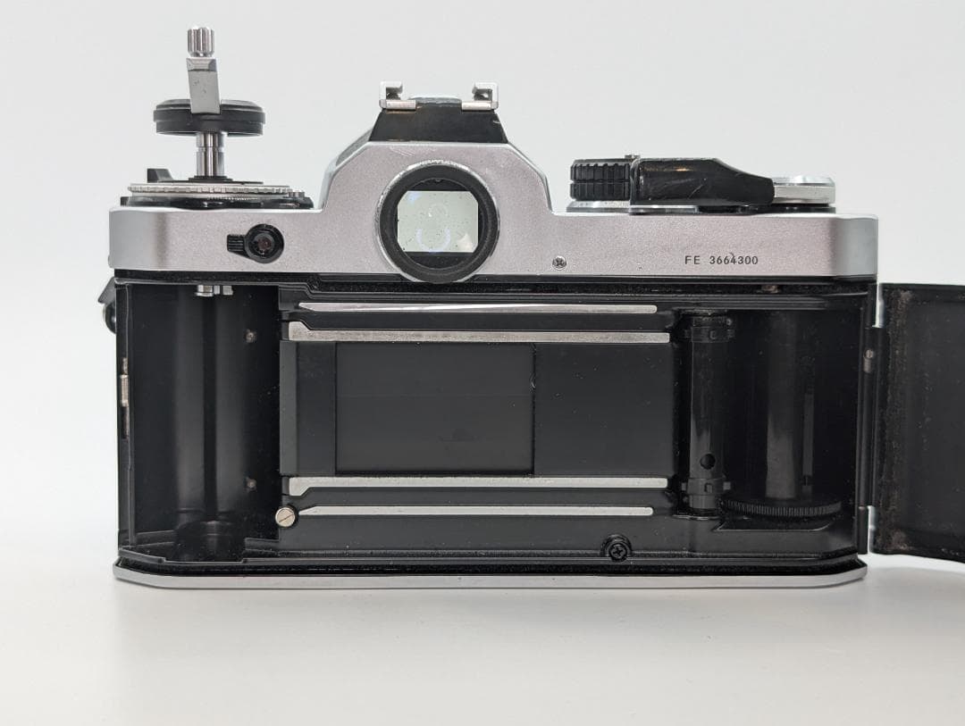 【美品完動品】Nikon FE フィルムカメラ シルバー ボディ 人気機種