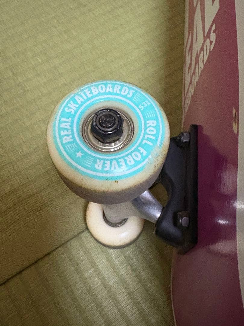 REALスケートボードコンプリートデッキ初心者お勧め8.0インチレンチ付スケボー