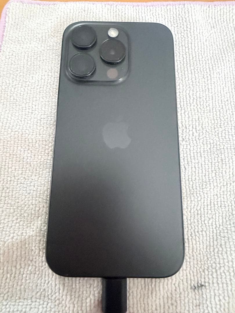 Apple iPhone 15 Pro ブラックチタニウム本体