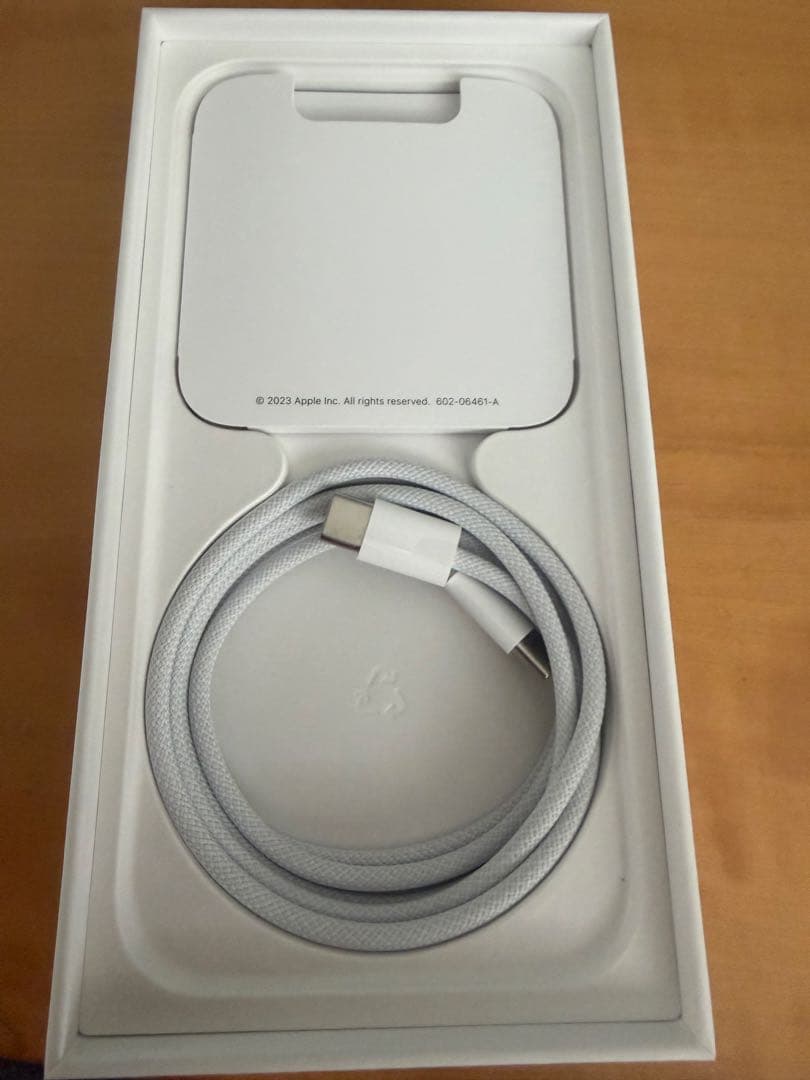 Apple iPhone 15 Pro ブラックチタニウム本体