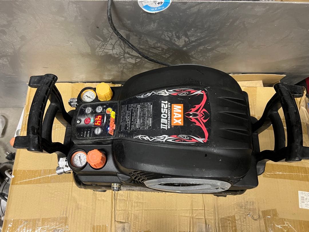 良品マックス エアコンプレッサー★AK-H1250EII 満タン5分
